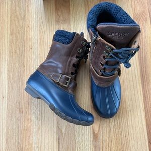 Sperry Saltwater Misty duck boots navy/brown size 6. In like new condition.